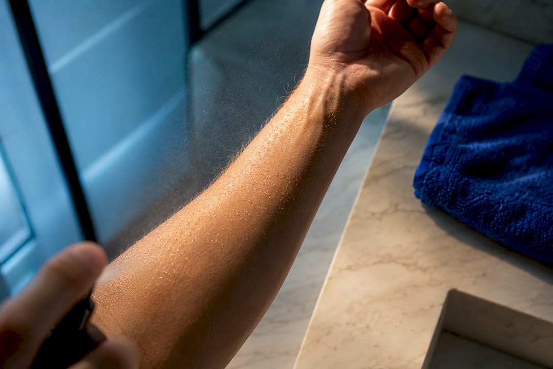 Chimie de la peau et parfum : pourquoi votre odeur varie - AlexandriaUK