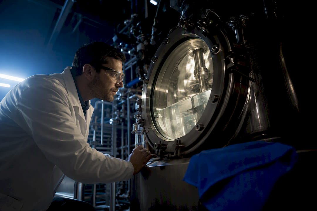 Reactor industrial para síntesis de compuestos aromáticos