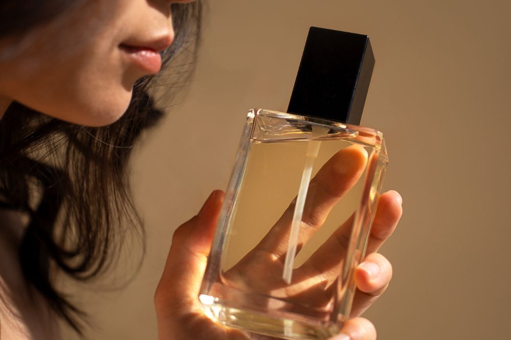 Why Some Scents Stay With You All Day, and Others Don’t - AlexandriaUK